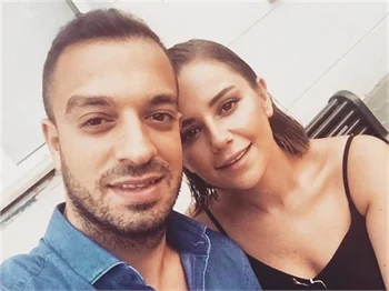 Merve Özbey, sevgilisi Murat Binici’yle İspanya’da