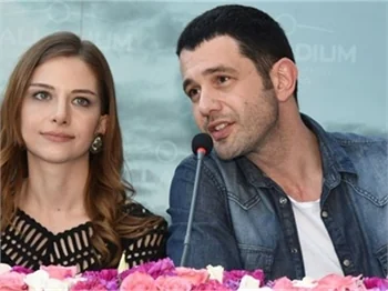 Keremcem, Ezgi Asaroğlu'nu silemedi!