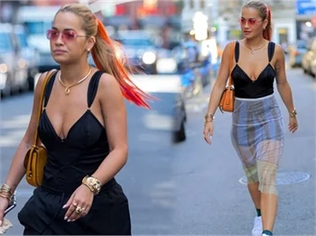 Rita Ora bluzunden vazgeçmiyor