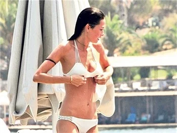 Yasemin Özilhan'a anlamlı hediye