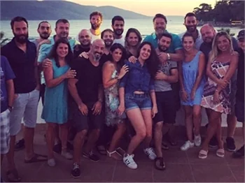 Beyaz'dan ekibe tatil jesti
