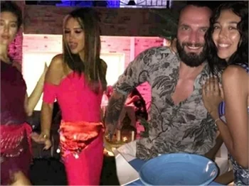 Berkay ile evlilik hazırlığı yapan Özlem Katipoğlu kına yaktı!