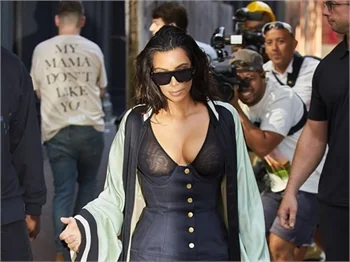 Kim Kardashian'ın sokak kıyafeti