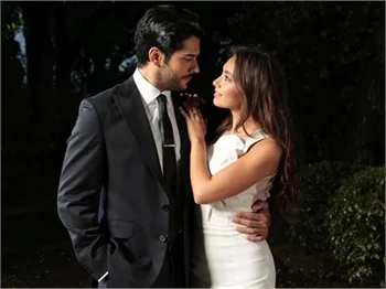 Küslük bitti! Burak Özçivit ile Neslihan Atagül barıştı!
