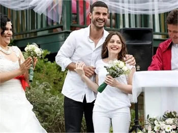 "İlişki Durumu: Evli" geliyor