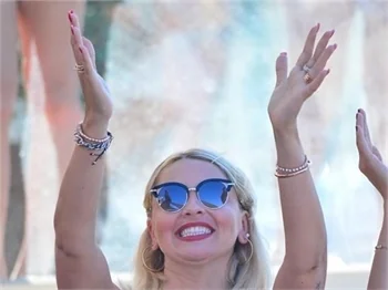 Hadise'ye yaz yeni geldi