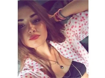 Hande Erçel tarzıyla şaşırttı