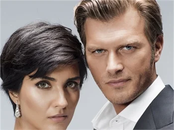 Kıvanç Tatlıtuğ ile Tuba Büyüküstün yan yana geldi