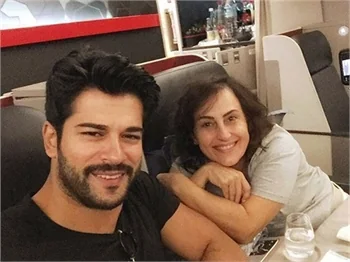 Burak Özçivit ve Hilal Saral'ın Seul turu