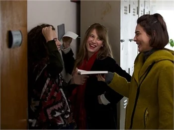 Serenay Sarıkaya okul yıllarına döndü