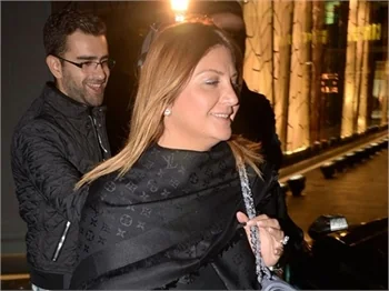 Sibel Can oğulları ile yemekte