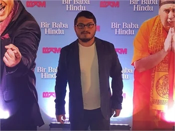 "Bir Baba Hindu"nun galasında yıldız geçidi!