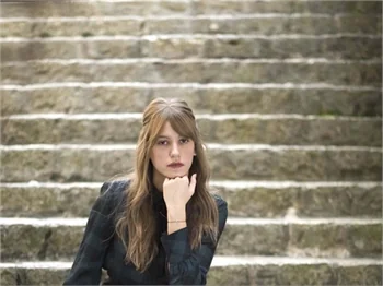 Serenay Sarıkaya'dan "İkimizin Yerine" sürprizi!