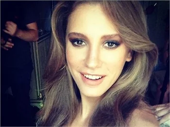Serenay Sarıkaya ekranlara dönüyor
