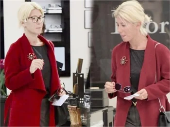Kırmızı paltolu Selin Denizli Burnaz