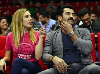 Maçı değil, Sinem Kobal'ı izlediler...