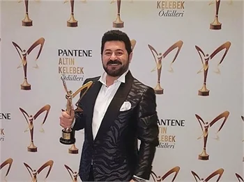 Altın Kelebek Ödülleri'nin kırmızı halısında şıklık yarışı