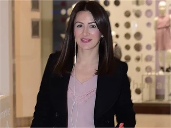 Fatoş Sarıgül kızları için baktı