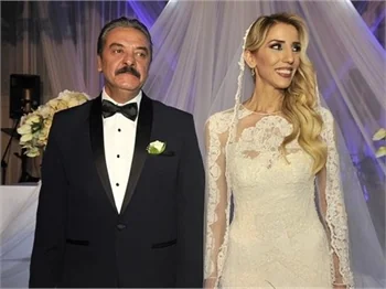 Ünlü çiftten bebek haberi erken geldi