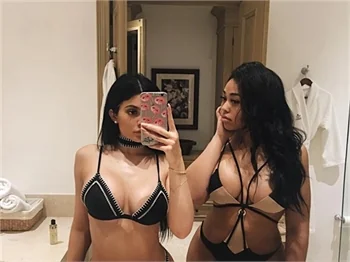 Kylie Jenner'ın tatili böyle olur
