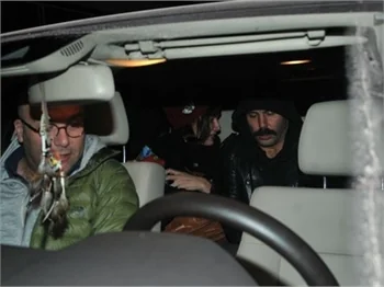 Birce Akalay alyansını çıkardı