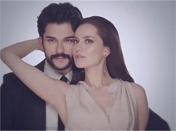 Burak Özçivit ve Fahriye Evcen'e sponsorlu düğün