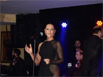 Özge Ulusoy'dan Hülya Avşar itirafı