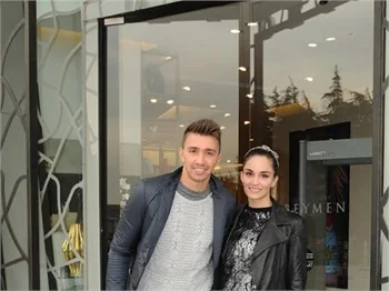 Muslera'dan eşine sürpriz parti!