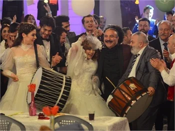 Hangimiz Sevmedik’te çifte düğün!