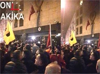 Hollanda'daki Türklerden konsolosluk önünde protesto