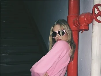 Elsa Hosk'tan sosyal medyayı sallayan poz!
