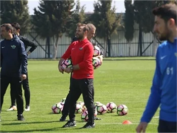 Akhisar Belediyespor'a Buruk'tan uyarı
