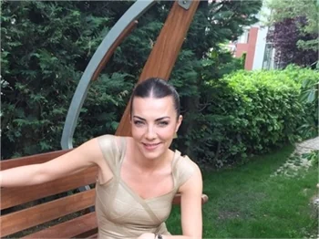 Burcu Kara hamilelik öncesi alışveriş turunda