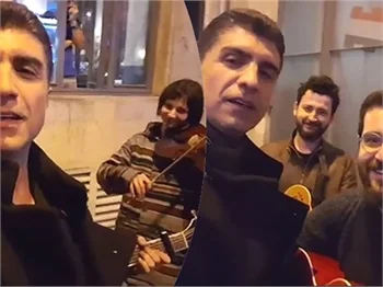 Özcan Deniz'den sokak müzisyenleriyle düet