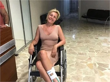 Seda Akgül'ün havuzda kitap okuma keyfi!