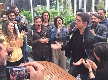 Özcan Deniz’e sette doğum günü sürprizi!