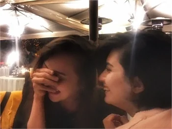 İlkin Tüfekçi ve Tuba Büyüküstün'den mutluluk pozları!