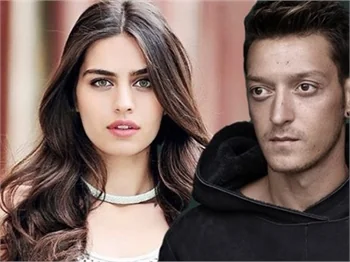 Amine Gülşe, Mesut Özil'i terk etti!