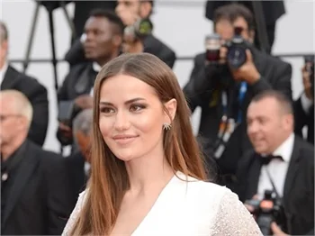 Fahriye Evcen, Cannes'da boy gösterdi!