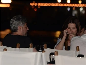 Deniz Seki'nin romantik akşam yemeği!