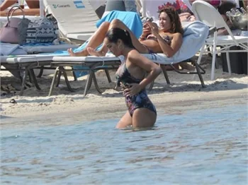 Bengü sevgilisiyle Çeşme'de