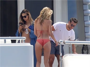 Doutzen Kroes tatilde nefes kesti!
