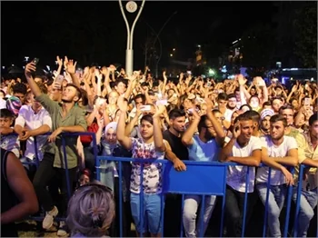 Tuğba Yurt sahneyi terk etti!
