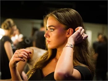 Fashion Week İstanbul'da Özgür Masur defilesi!