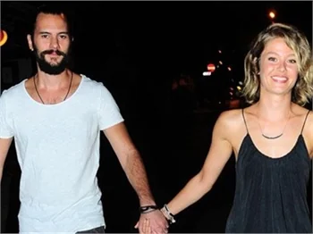 Emre Yetkin ve Burcu Biricik tatil dönüşü gecelere aktı!
