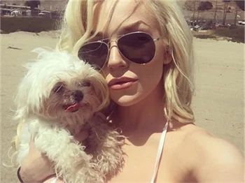 Courtney Stodden cesur pozlarıyla sosyal medyayı sallıyor!