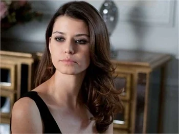 Beren Saat'in yeni projesi ne?