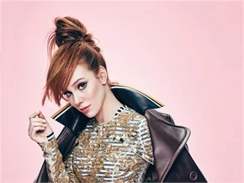 Elçin Sangu’dan büyük destek!