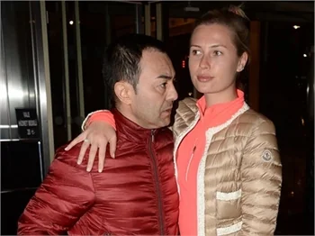 Serdar Ortaç ile Chloe Loughnan birbirini sildi!