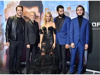 Meryem Uzerli Berlin'i fethetti!